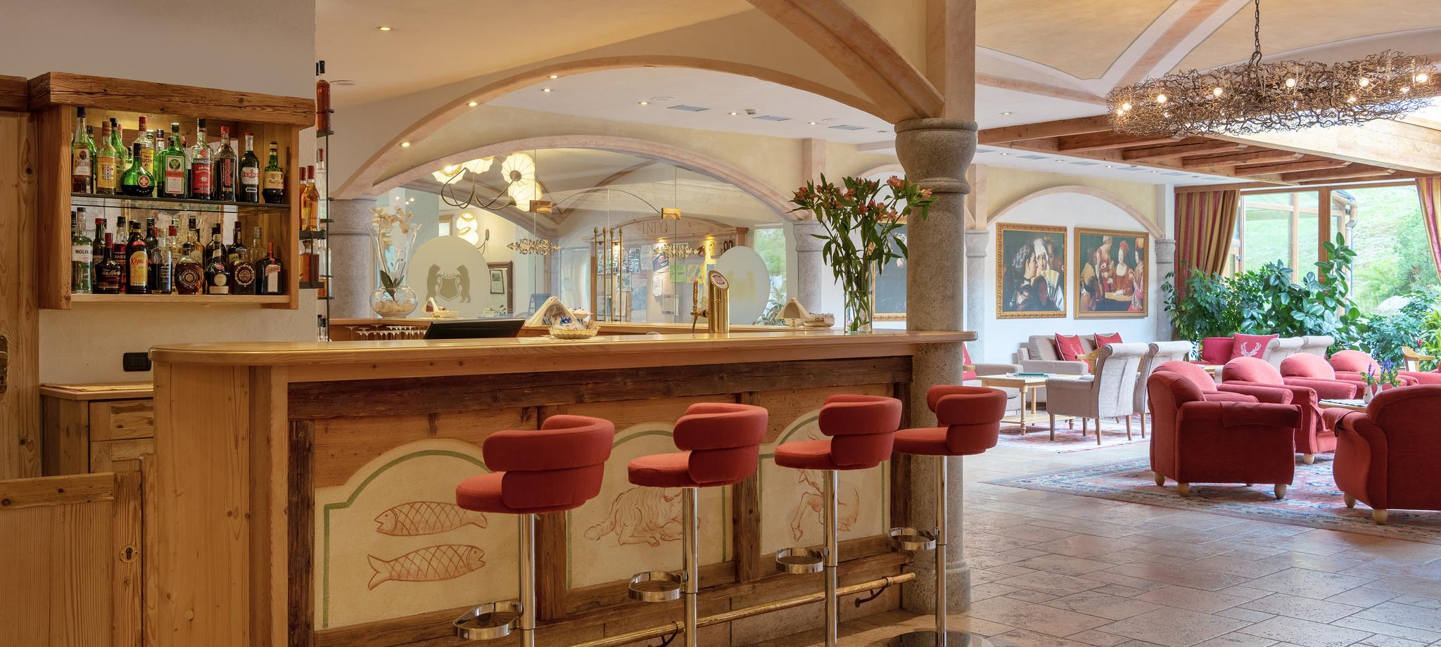 Il Bar principale ed il salotto del cristallo